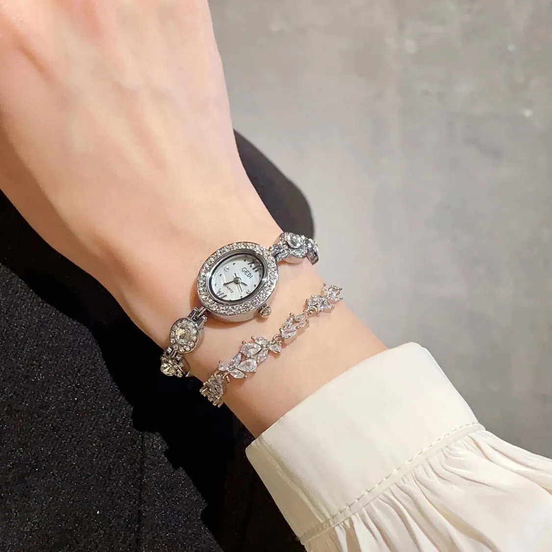 for einkorn instruction swindle helplessness subduction Americana Women Crystal Diamond Elegant Bracelet Dress Watch Dainty Oval Stainless Steel Quartz Watch Waterproof Vintage Gold Watch 