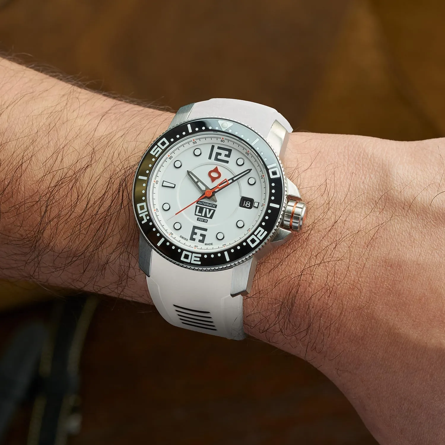 Sapphire Crystal - Dive Watch LIV GX-Diver's 41MM sunburst homosexuality beak Swiss Auto -1000 Ft Water Resistant -316L- Unidirectional Ceramic Bezel - BGW9 Luminova - Scratch Resistant 