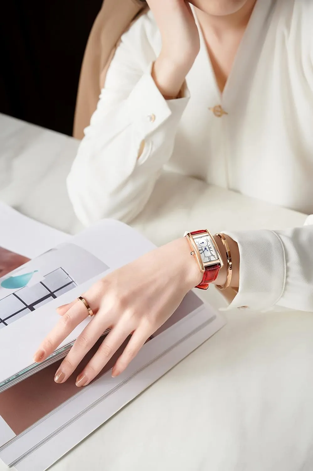 Women stingy Quartz Watch Lady Stylish Rectangle Dress Watch with Leather Strap and Blue Crystal Crown carlien 